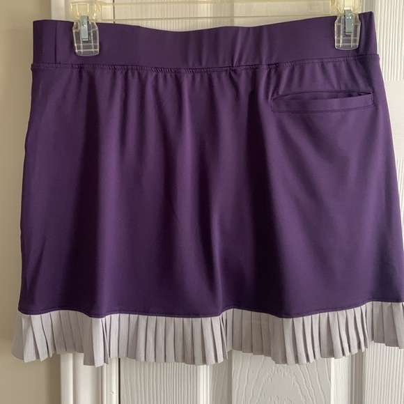 BOGO free. Lady’s golf skort. Mint condition worn once.Lower priced item is free - Picture 2 of 4